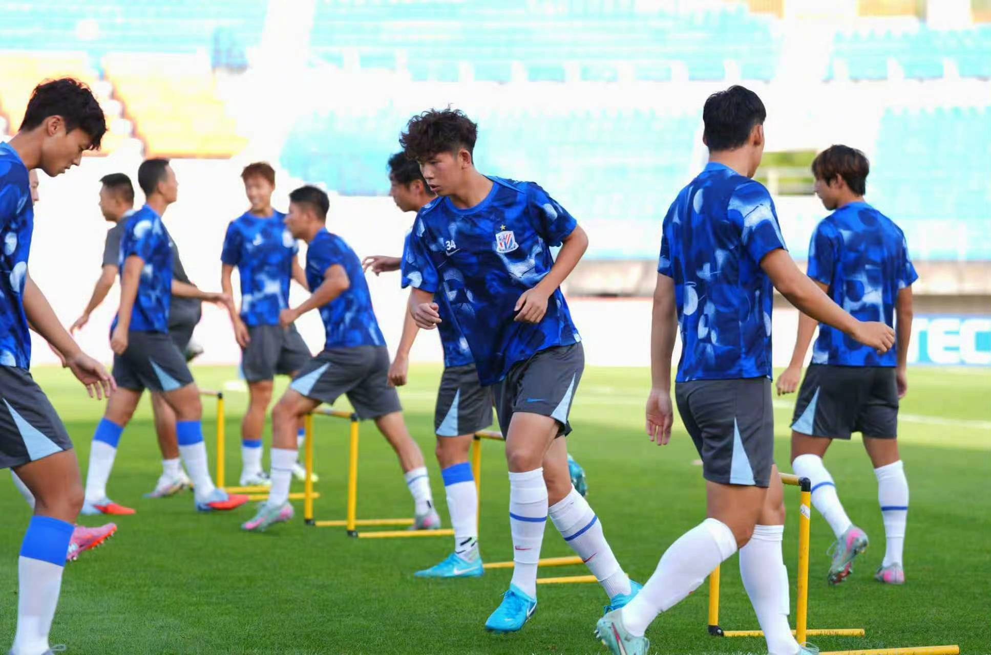 法兰克福发布备战花絮，关键时刻回应争议，亚冠任务艰巨，赛季目标并未改变-爱游戏体育