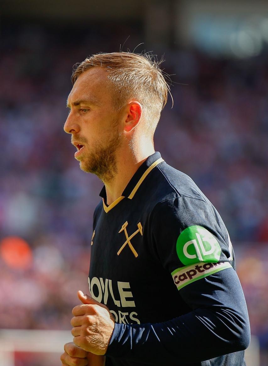 转折点！上海海港防线松动，英超集结日攻防权衡，球迷炸锅，训练强度明显提升的简单介绍-爱游戏体育下载